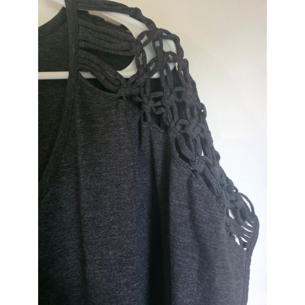 Lane Bryant Swing Tee Charcoal Gray Macrame Crochet Shoulder V-Neck Top 26/28 - Picture 4 of 6